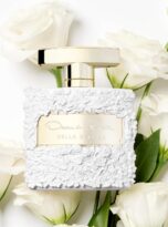 OscarDeLaRentaBellaBlancaEaudeParfum3PieceGiftSetforWomenPerfumeSpray3.4Fl.Oz_._1.0Fl.Oz_.andBodyLotion3.4Fl.Oz_11